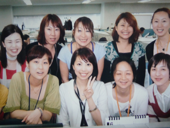 事業部の女性陣と退職前に集合写真