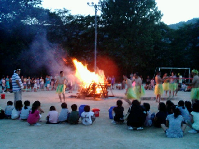 キャンプファイヤー