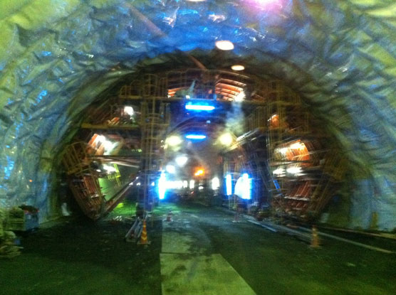 栗尾トンネル貫通の見学