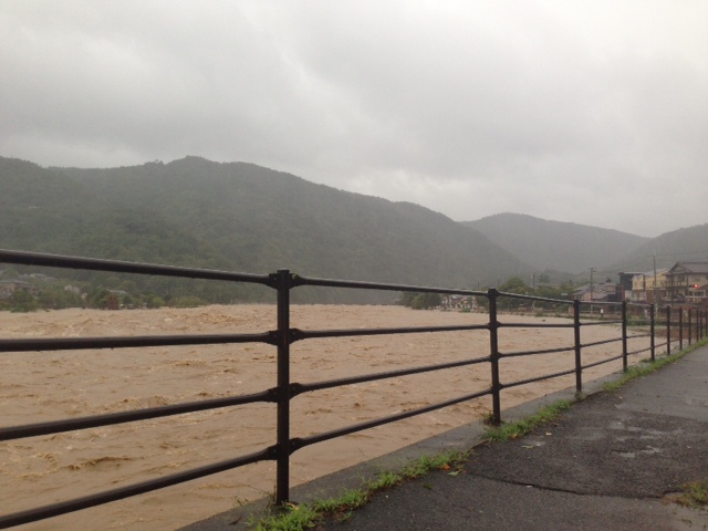 桂川が氾濫