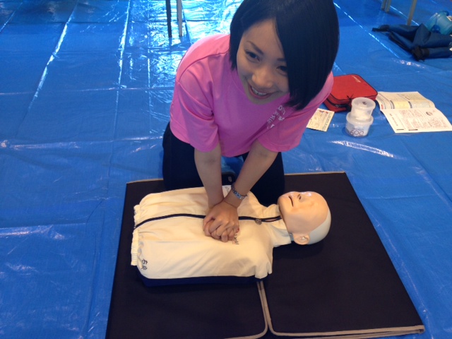 AEDと心臓マッサージの訓練