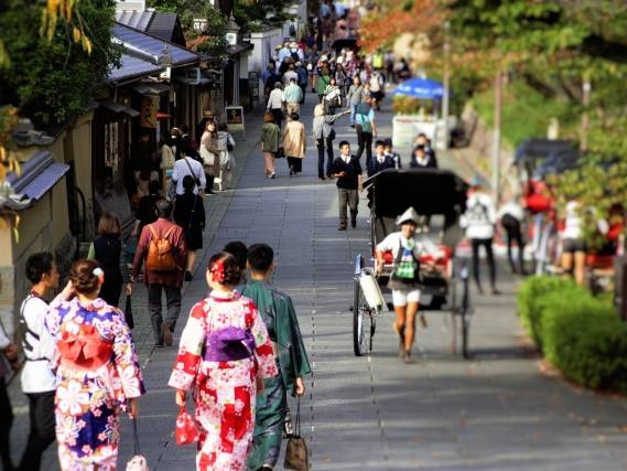 京都市民の方を対象に観光に伴うアンケートを実施します！